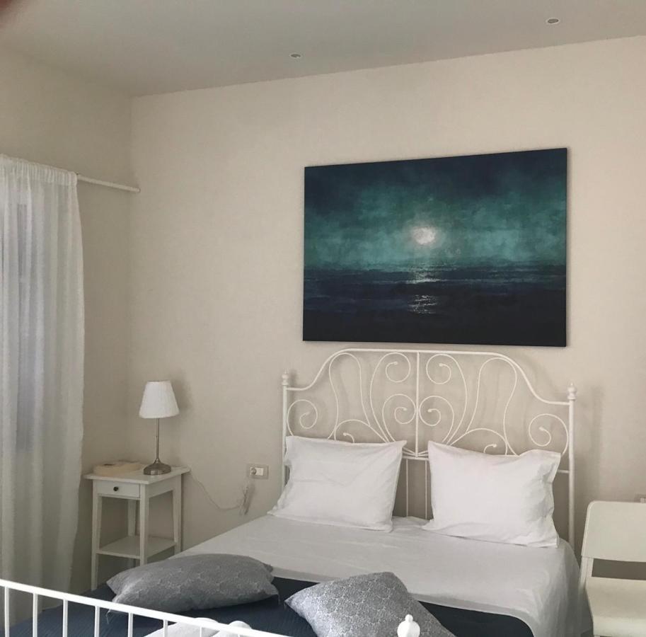 Marinos Suites Chrissi Akti Chania Exterior foto