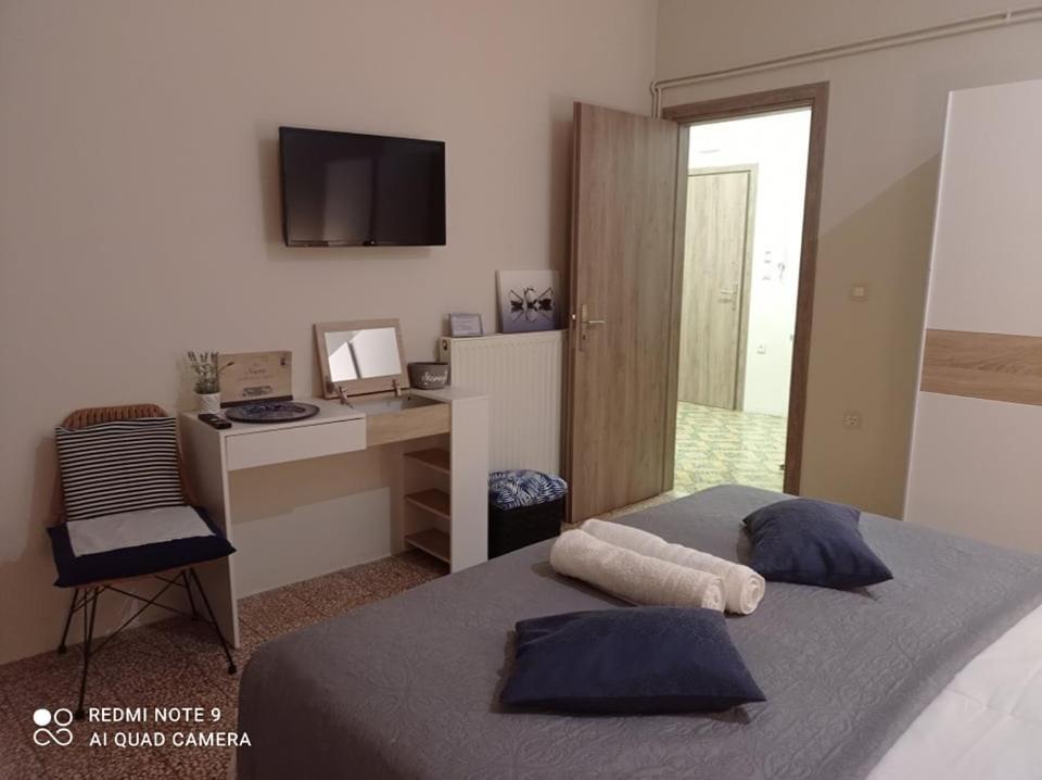 Marinos Suites Chrissi Akti Chania Exterior foto