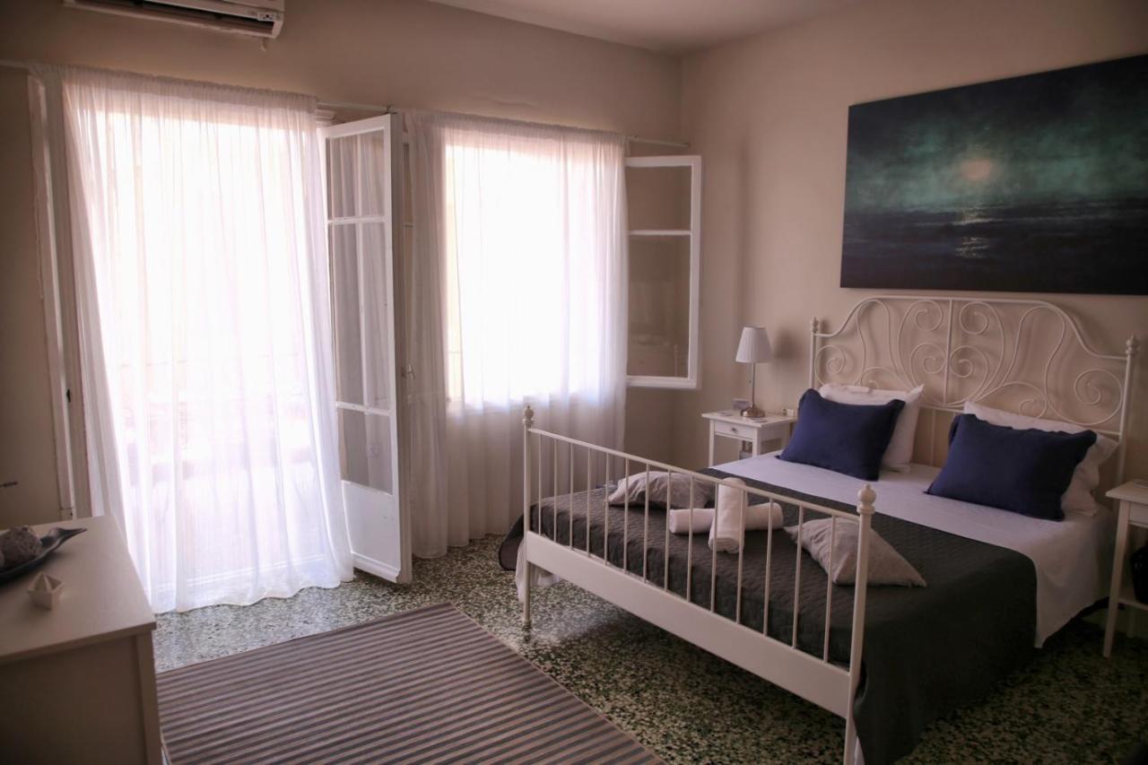 Marinos Suites Chrissi Akti Chania Exterior foto